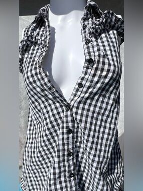 Zunie Black and White Gingham Button-Up Blouse. Size S.